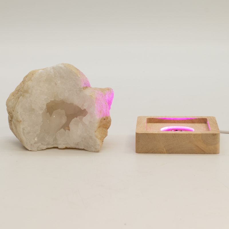 8 cm kvadratni drveni USB LED stalak - višebojan