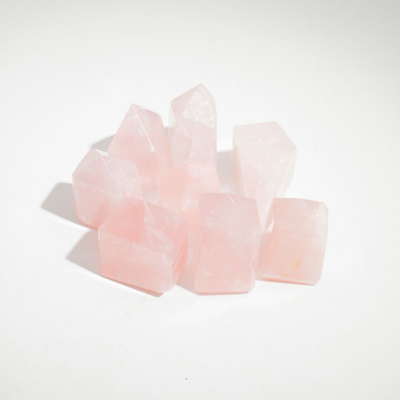 Kristalni Vrhovi Veliko Pakiranje cca 6 cm (0,5 kg) - Indijski Rozenkvarc (cca 8 komada)