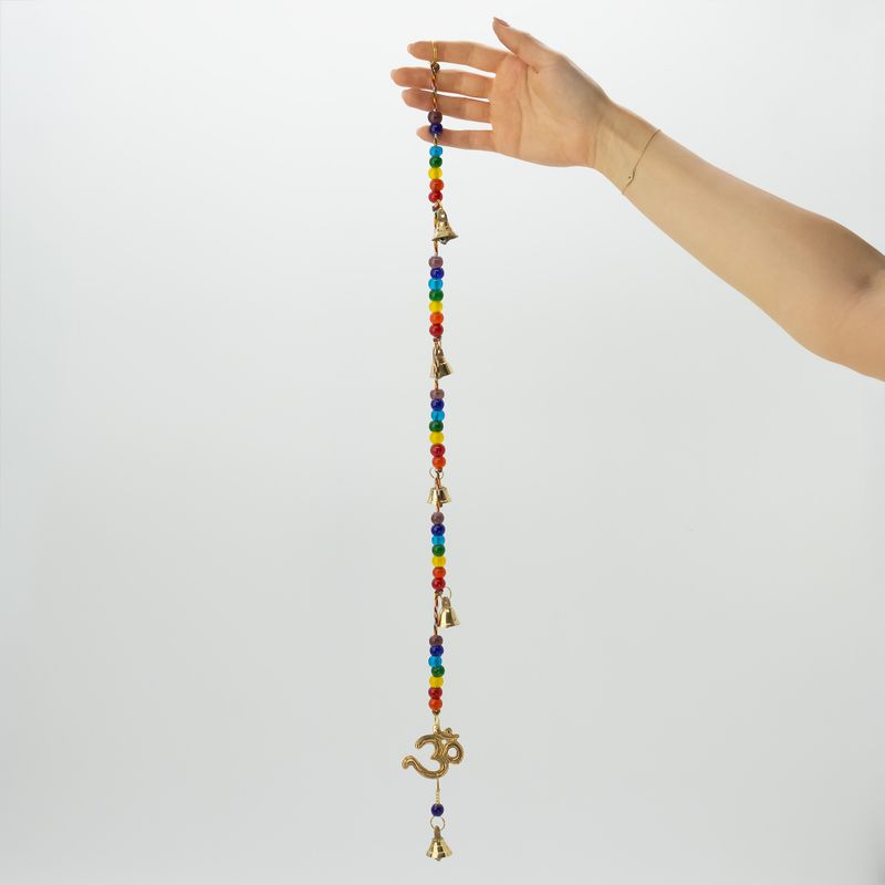 Indijski zvončići - mesing OM uz perle čakri - niz zvončića - 53 cm