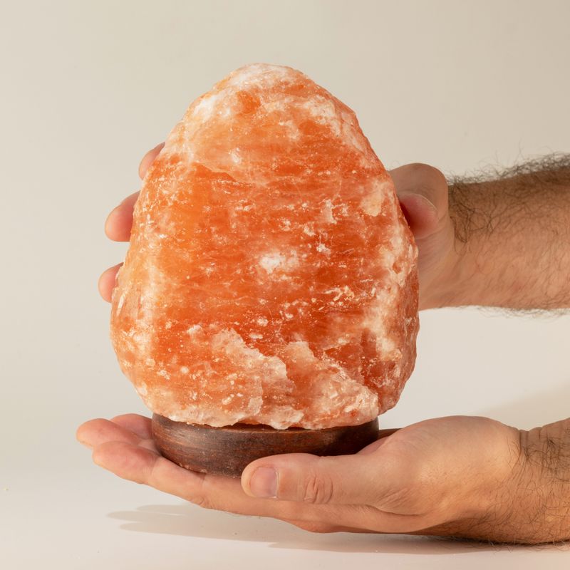 Kvalitetna prirodna solna lampa - osnovica približno 2-3 kg