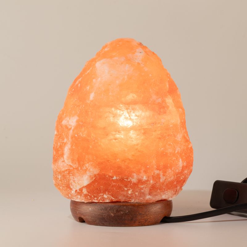 Kvalitetna prirodna solna lampa - osnovica približno 2-3 kg