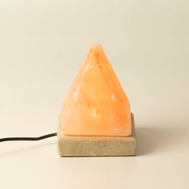 Kvalitetna USB piramidalna solna lampa - 9 cm (1 kom.)