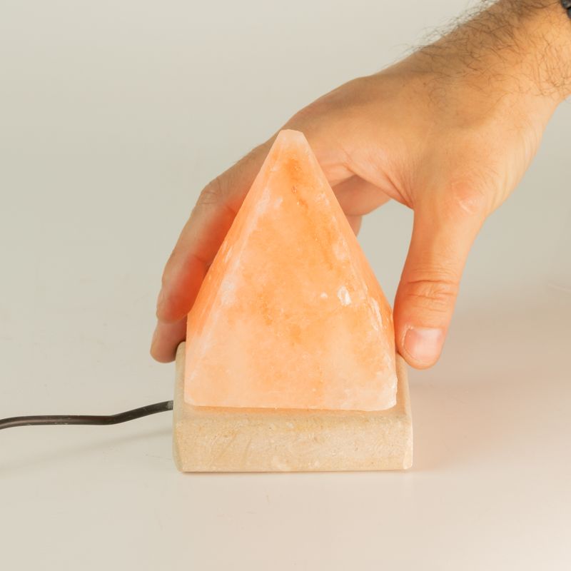 Kvalitetna USB piramidalna solna lampa - 9 cm (1 kom.)