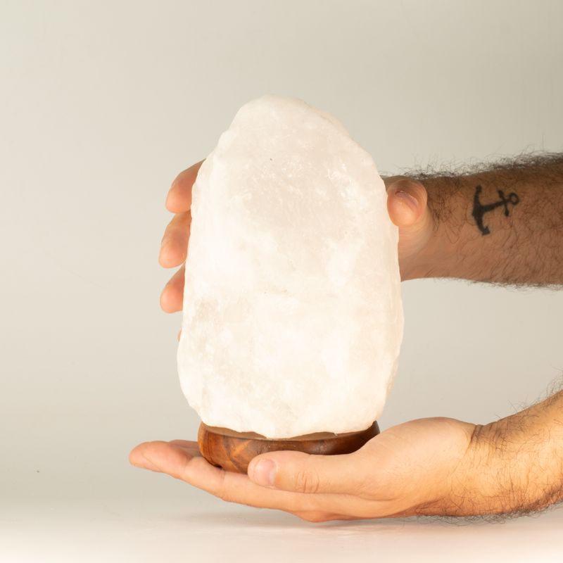 Kristalna stijena himalajska solna lampa - približno 1,5 - 2 kg