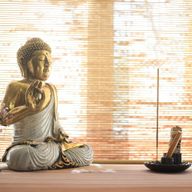 Crveno-zlatni Buda - Ekstra velik 30 cm - Abhaya Mudra (Bez straha)