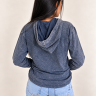 Mala kameno oprana hoodie majica s kangaroo džepom - prašnjasto ljubičasta