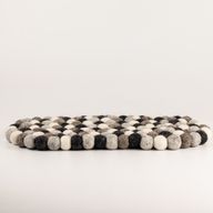 Ovalna podloga od vunenih kuglica - 38x18cm višesiva boja