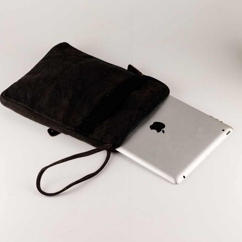 Stonewash torbica za tablet - Tamnosiva