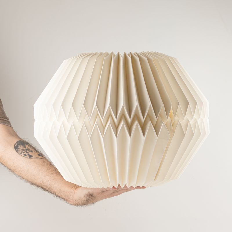 Velika origami stropna svjetiljka