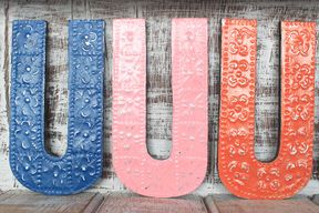 Slovo "U" - Razne Boje - 15 cm