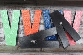 Slovo "V" - Razne Boje - 15 cm