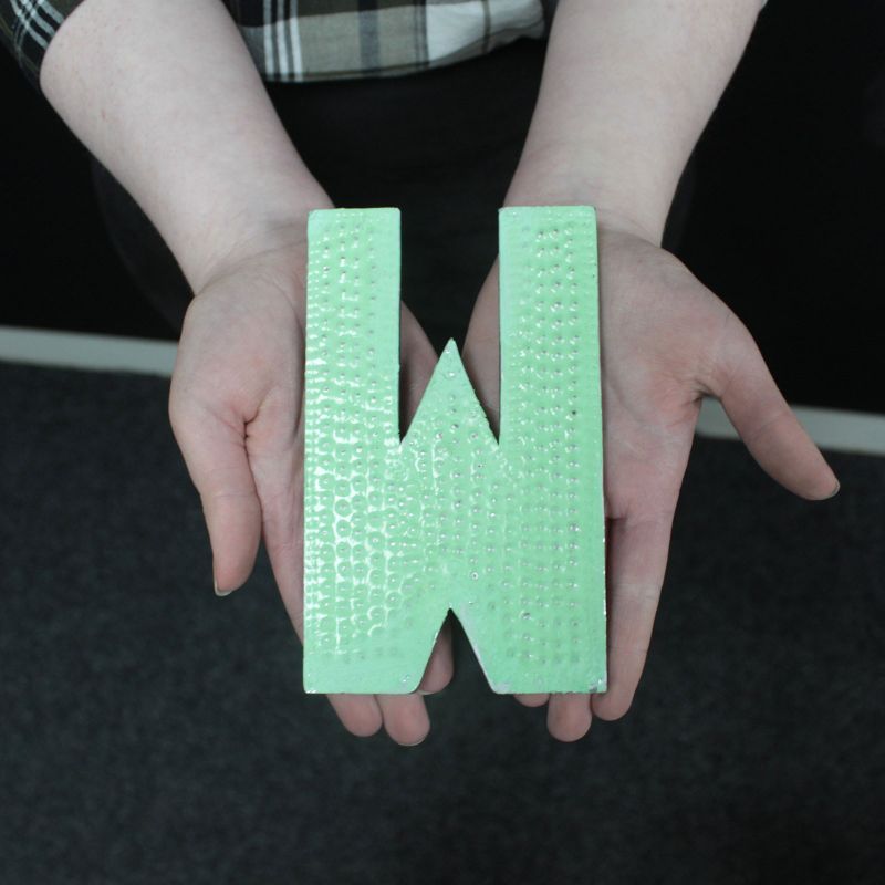 Slovo "W" - Razne Boje - 15 cm