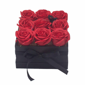 Poklon Kutija s Cvjetnim Sapunima - 9 Crvenih Ruža - Kvadrat