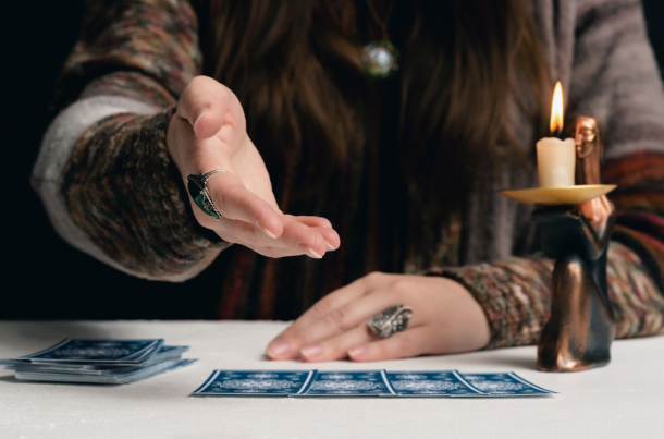Objašnjenje Tarot Karata: Kako Funkcioniraju i Kako ih Prodati