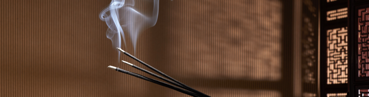 Drevni Rituali, Moderni Život: Povratak Tamjana i Prirodnih Mirisa